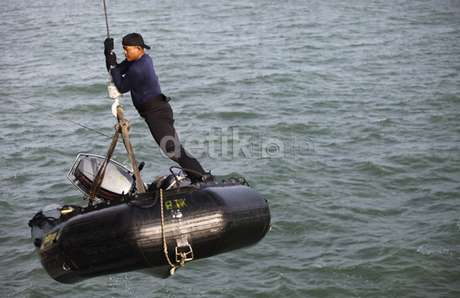 TNI AL Gelar Investigasi Bawah Air Cari Badan QZ8501 Malam Ini