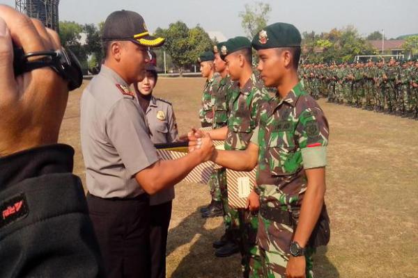 Bantu Polisi Tangkap Rampok, Empat Anggota TNI Diberi Penghargaan