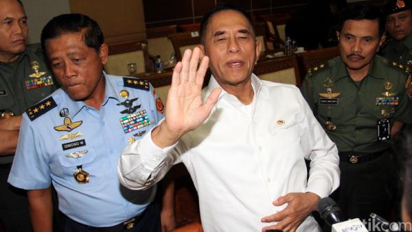 Menhan minta TNI dan Polisi usut kasus atribut partai terlarang
