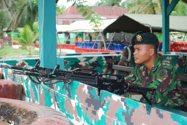 TNI Bangun 13 Pos di Perbatasan Kalimantan