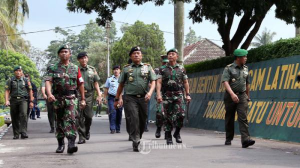 Saat Latihan PPRC TNI Temukan Jejak Kelompok Teroris di Gunung Biru