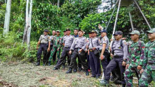 TNI dan Polri Patroli Gabungan Pantau Batas Negara di Bengkayang