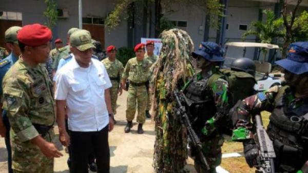 Menhan Pantau Markas Batalyon Intai Amfibi