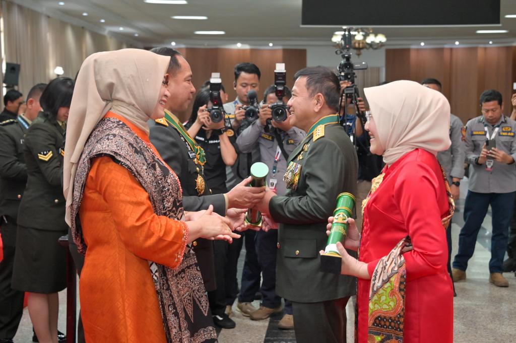 Wamenhan Hadiri Wisuda Purnawira Perwira Tinggi Tni Ad Ta 2023